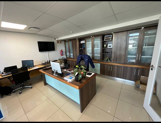 165M² OFFICE TO LET IN BRACKENFELL INDUSTRIAL